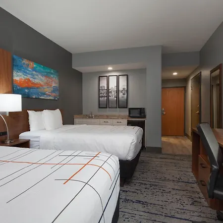 Hotel La Quinta By Wyndham St. Petersburg Northeast *Newly Renovated Exterior foto