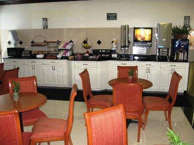 Hotel La Quinta By Wyndham Northeast *newly Renovated San Petersburgo
