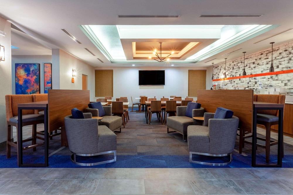 Hotel La Quinta By Wyndham Northeast *newly Renovated San Petersburgo