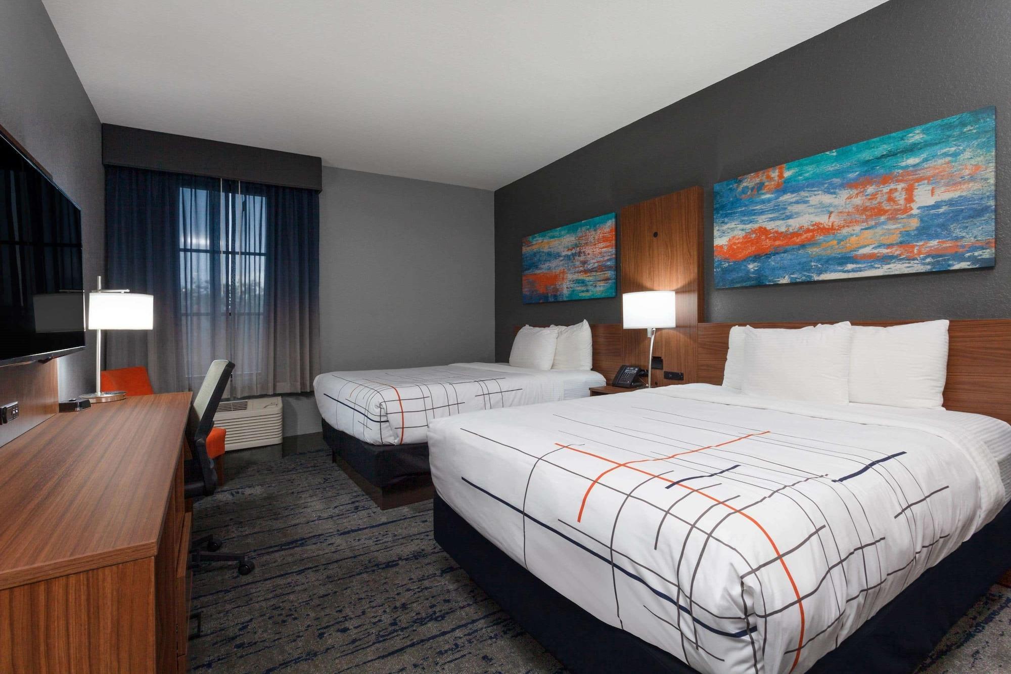 La Quinta By Wyndham Northeast *newly Renovated Hotel San Petersburgo